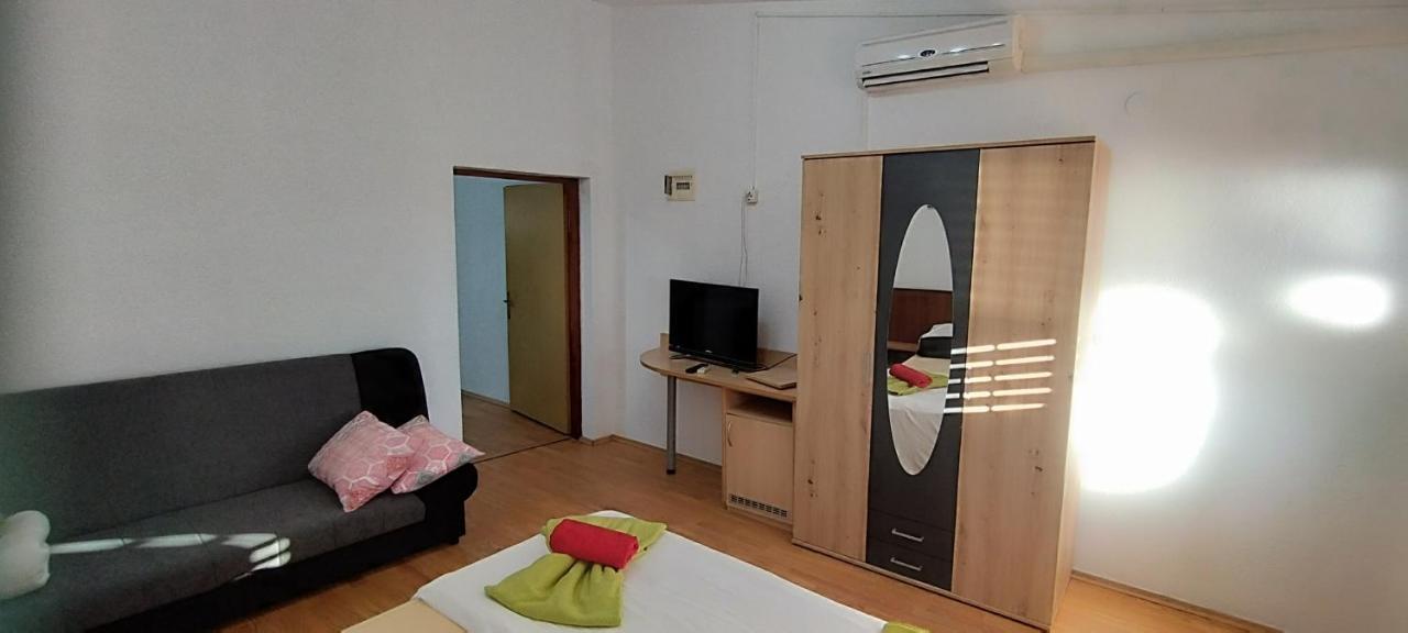 Apartments Andela Starigrad Paklenica Exterior photo