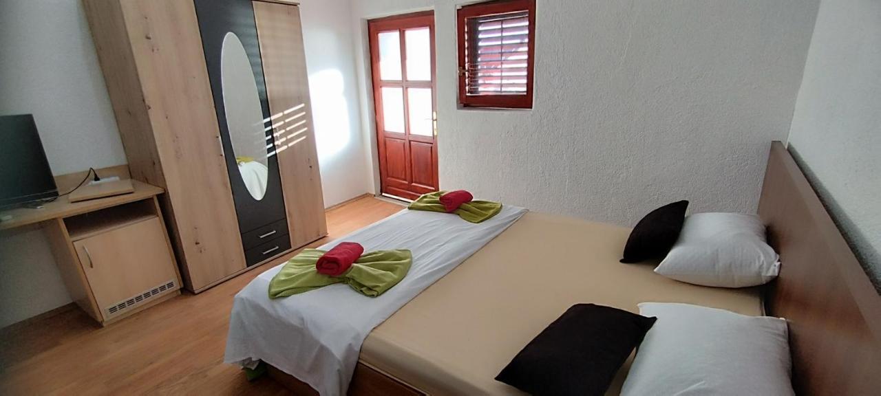 Apartments Andela Starigrad Paklenica Exterior photo