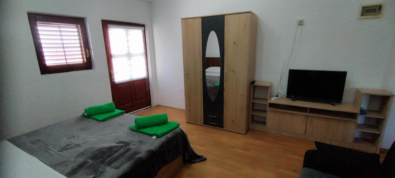 Apartments Andela Starigrad Paklenica Exterior photo