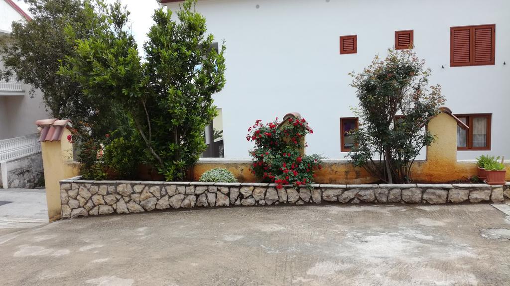 Apartments Andela Starigrad Paklenica Exterior photo